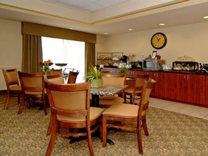 Comfort Inn & Suites Airport Fort Myers Restaurant photo